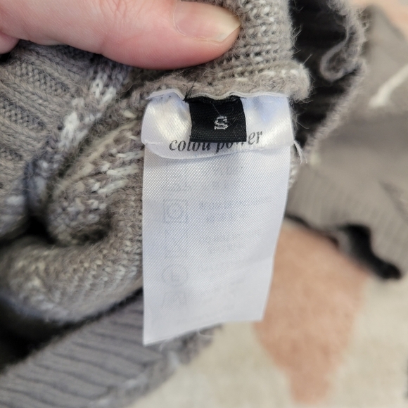 Chloe Grey White Star Print Crew Neck Sweater Size Small - Picture 9 of 9